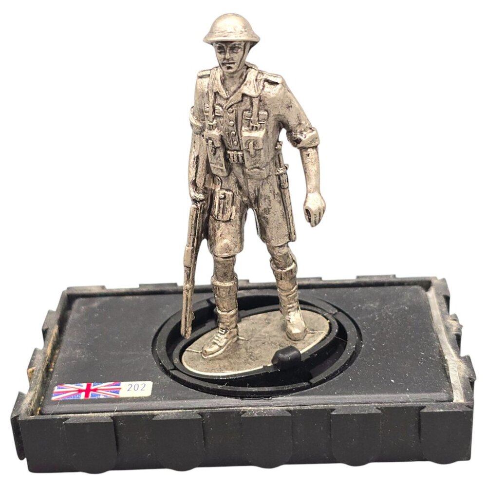 Vtg 1/32‎ British Military Soldier Figure Rifle Unpainted Metal Detailed